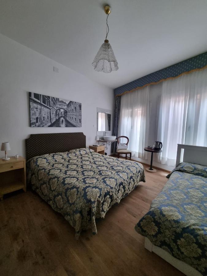 Camera Tripla con Bagno in Comune