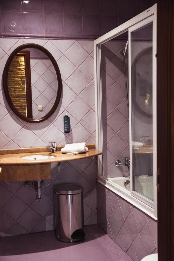 Tweepersoonskamer met 2 Aparte Bedden en Badkamer