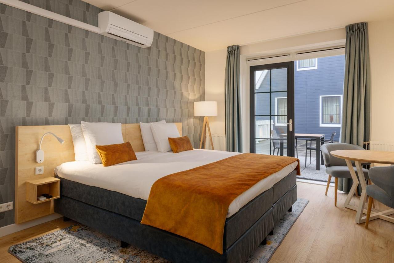 Deluxe Room,1593088891:JPEG