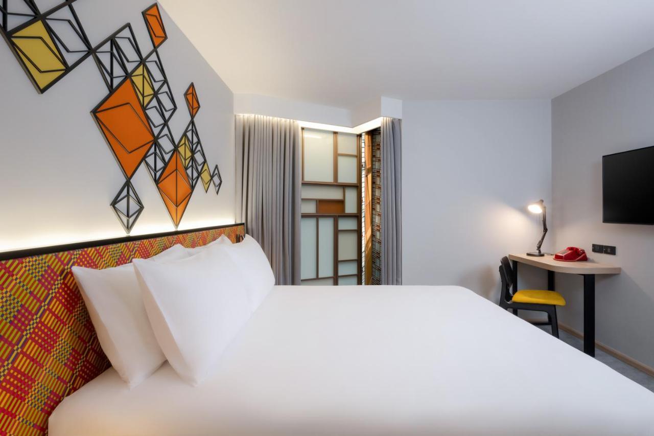 Premium King Room Atrium View