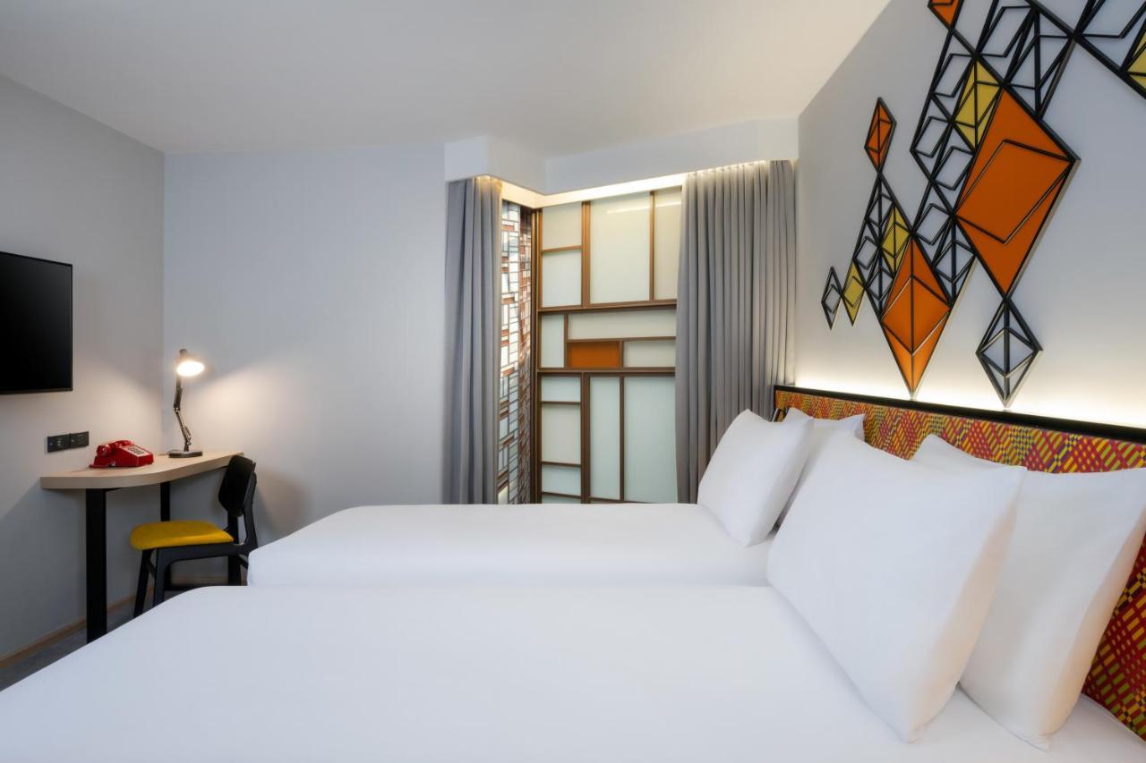 Premium Twin Room Atrium View
