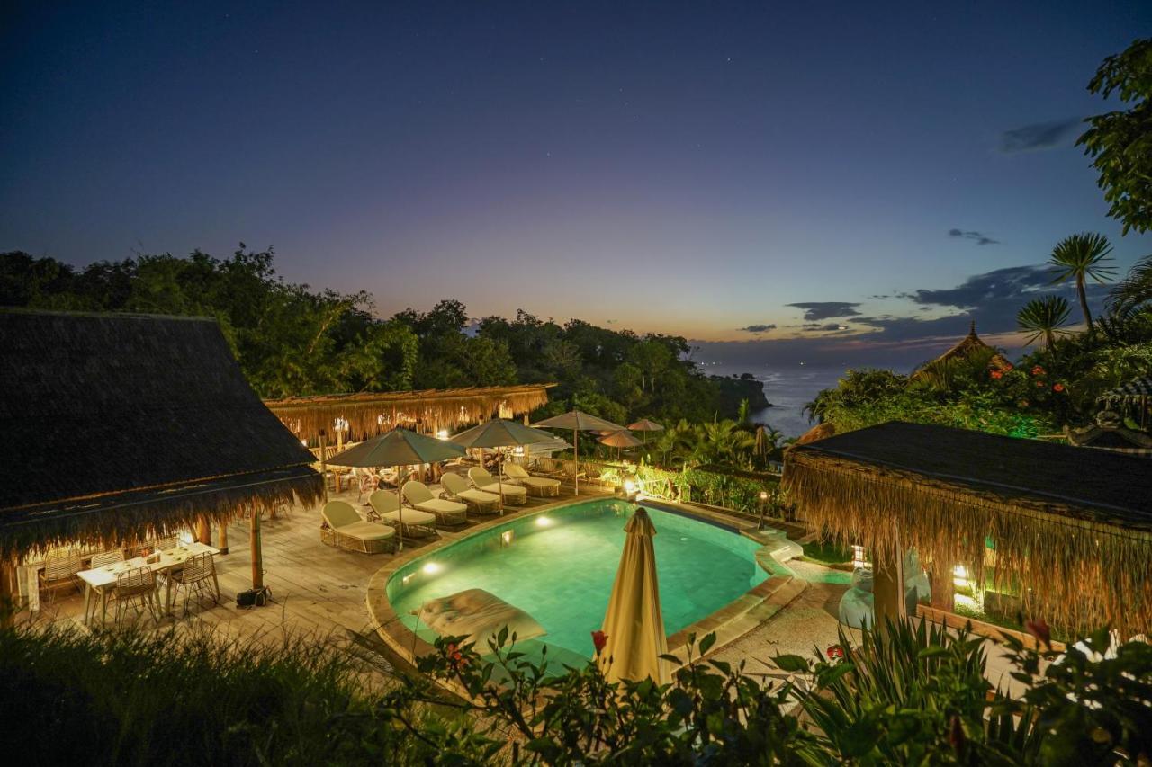 Beachfront Master Deluxe Bungalow Sea View
