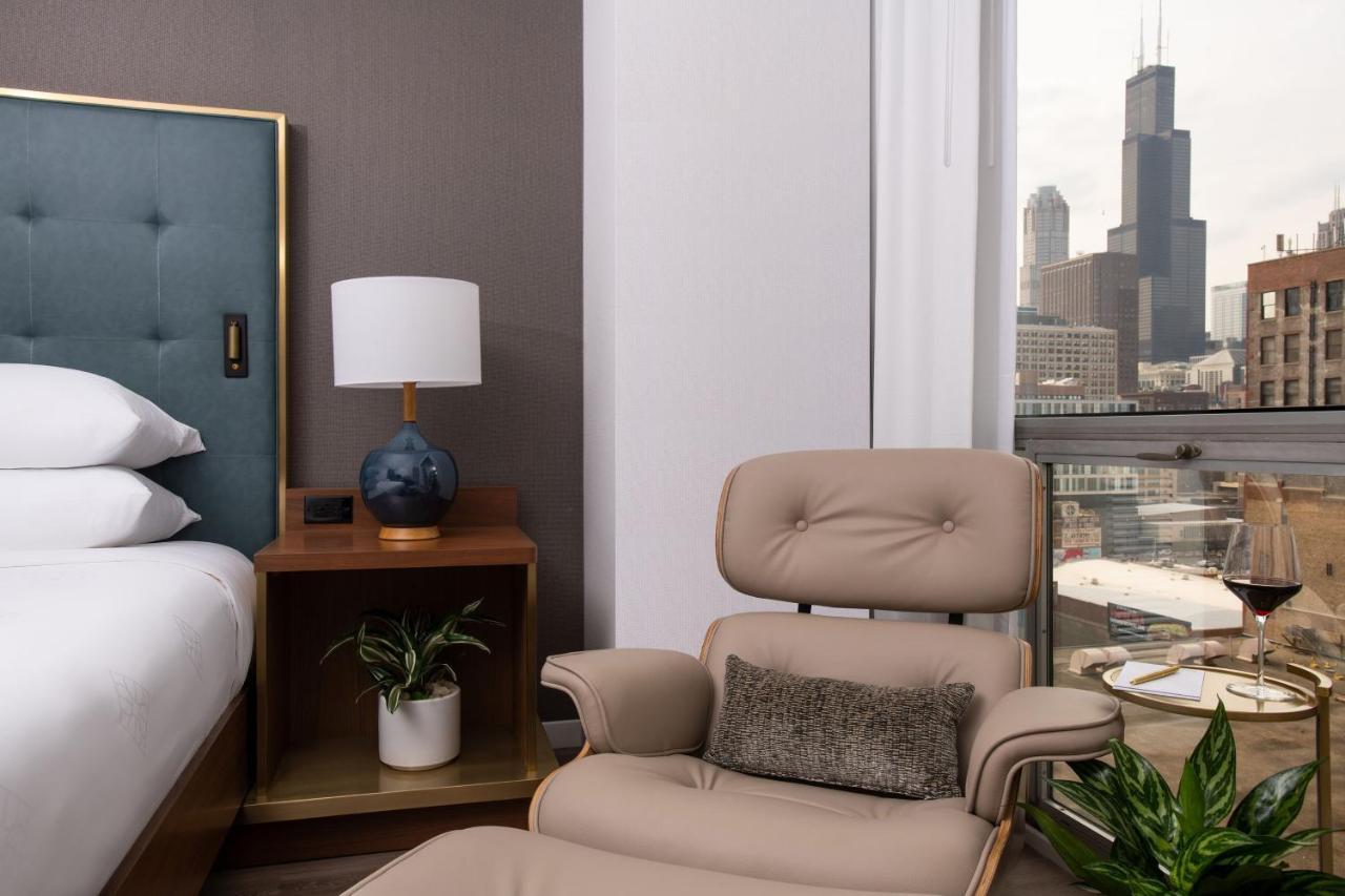 Deluxe King Room Limited View