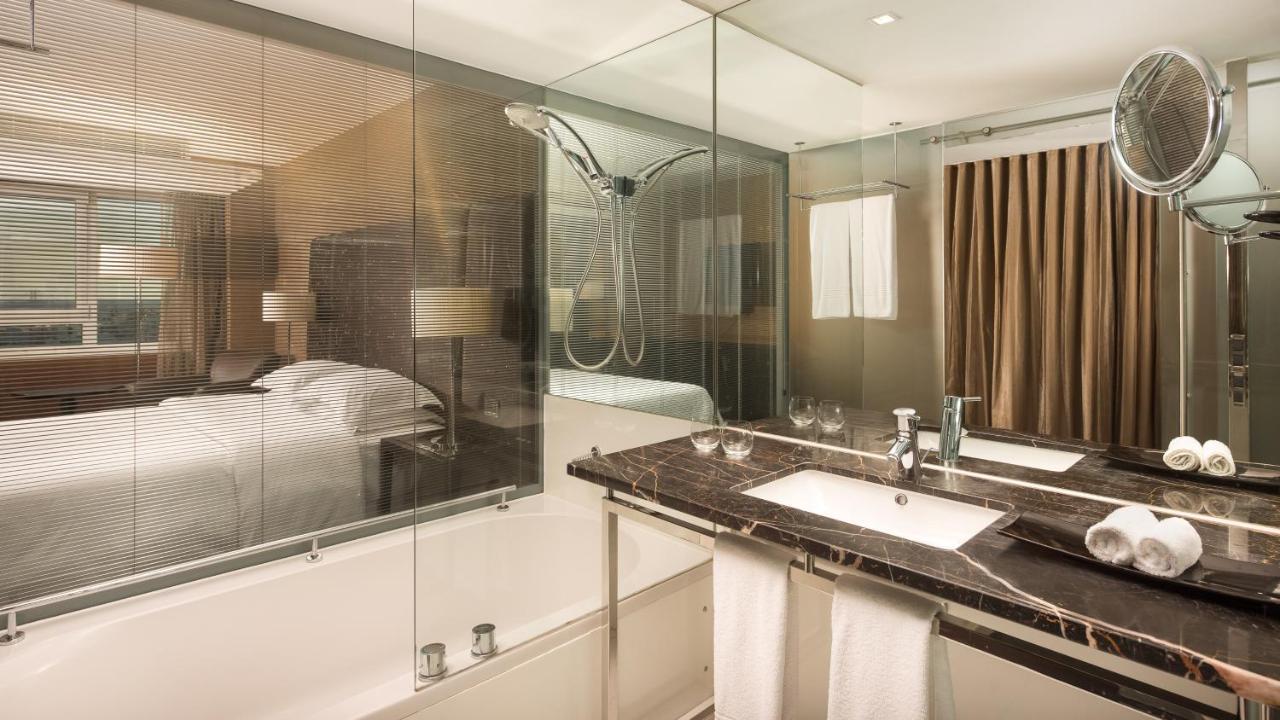 Deluxe, Guest room, 1 Queen, Pool access