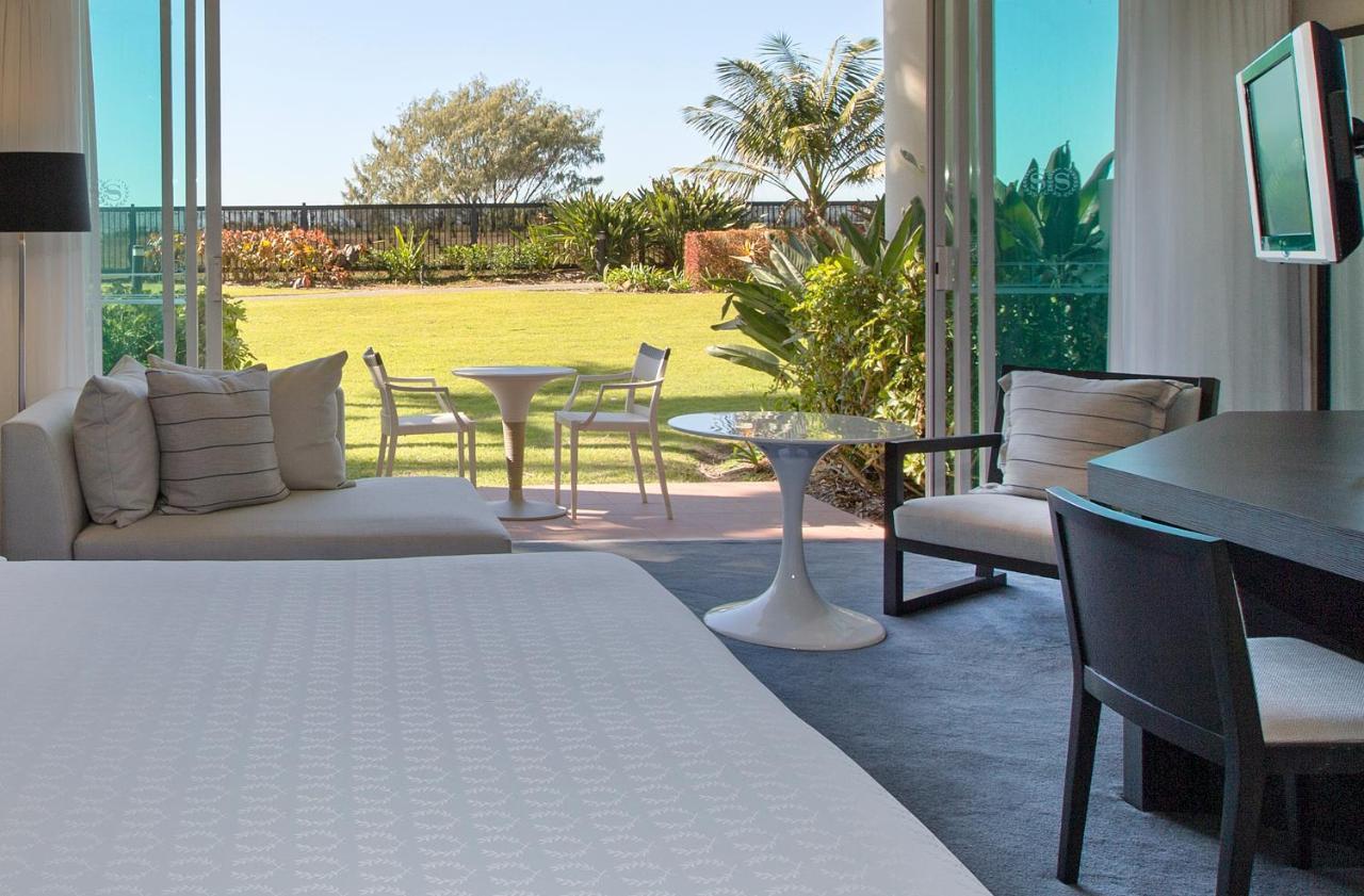 Zimmer mit Kingsize-Bett, Terrasse und Gartenblick