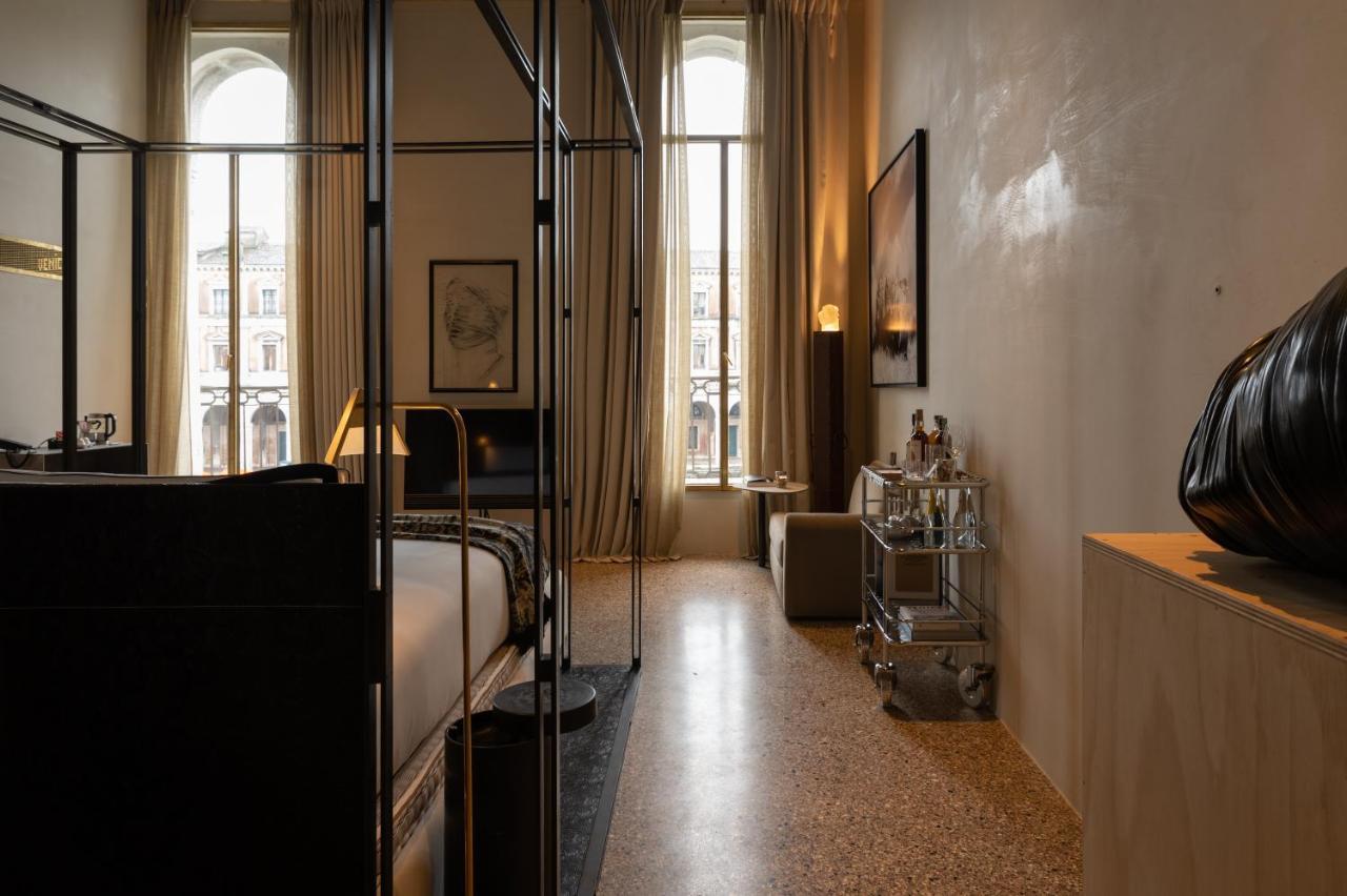 King Room Balcony Grand Canal Rialto bridge view
