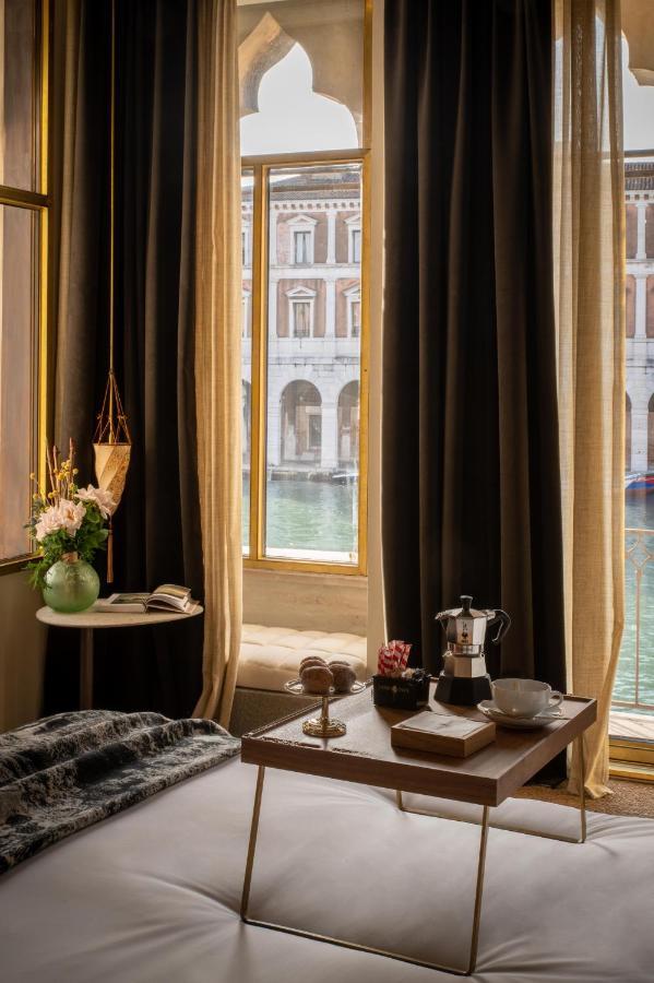 King Room Balcony Grand Canal Rialto bridge view