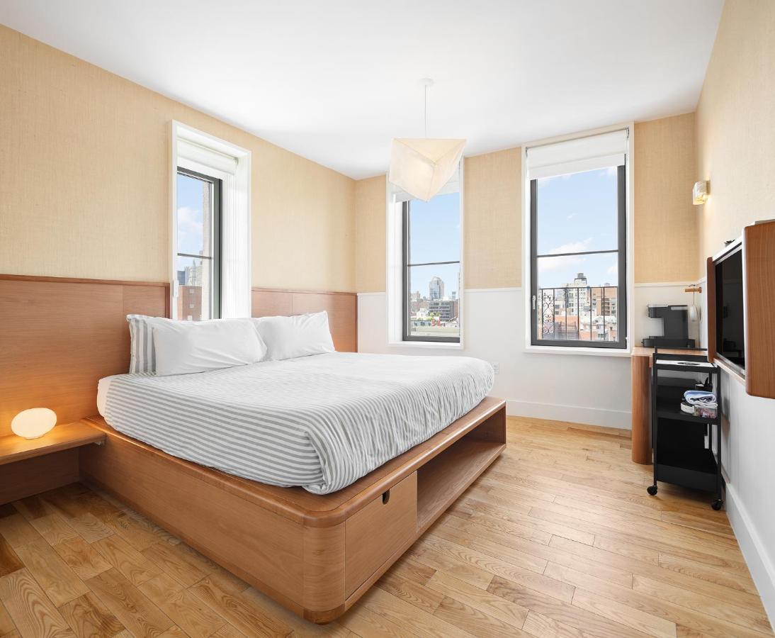 Großes Zimmer Freeman mit Kingsize-Bett – ADA