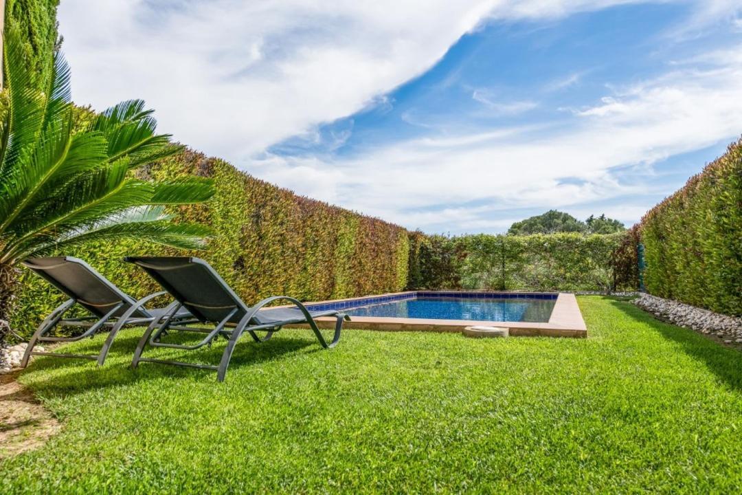 Apartamento de 2 dormitorios con piscina y jardín