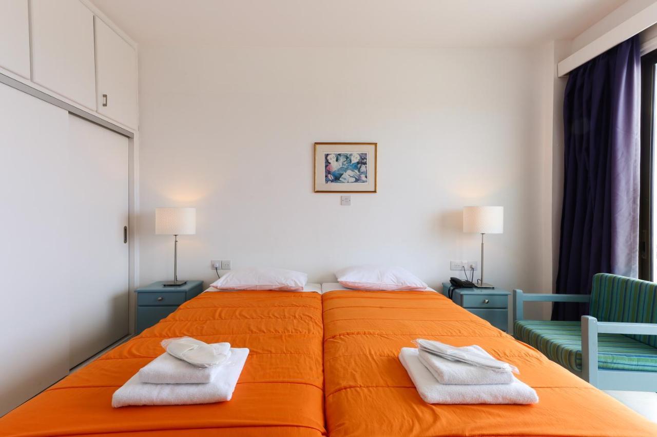 Double or Twin Room Sea View