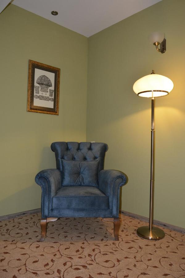 Deluxe Studio