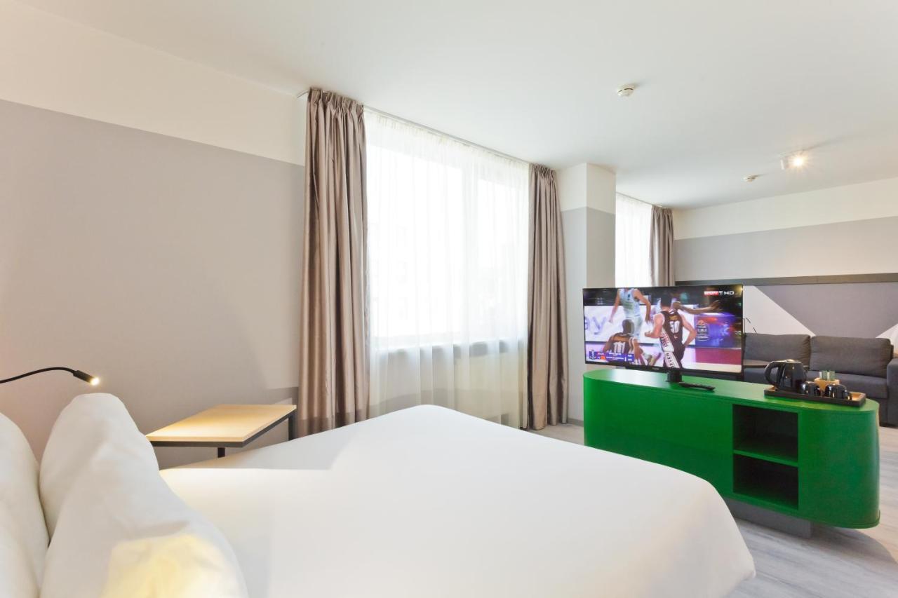Zimmer mit Queensize-Bett und Schlafsofa