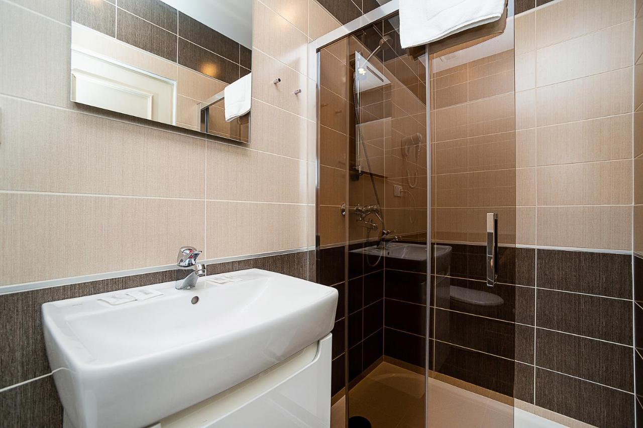 One-Bedroom Apartment,1404114242:JPEG