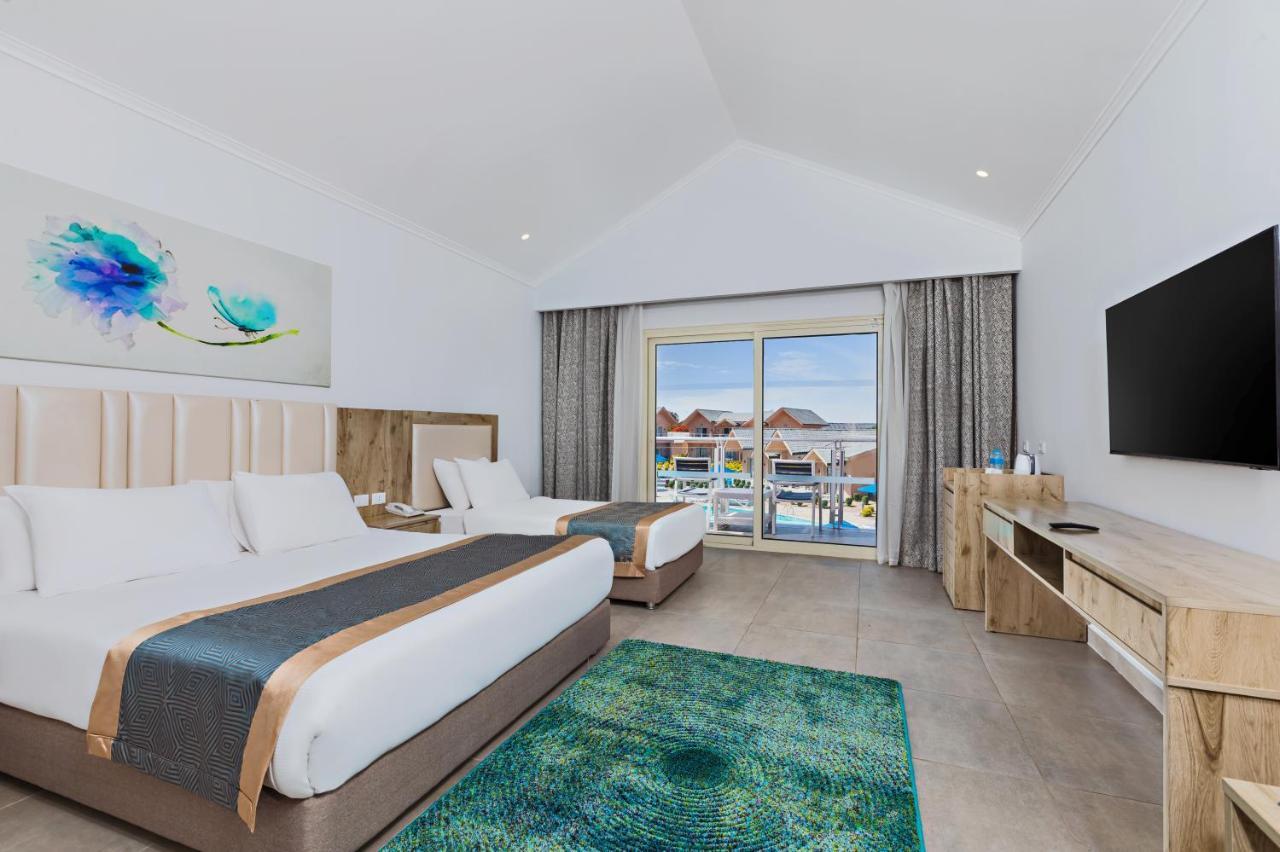 Deluxe Double or Twin Room Pool View