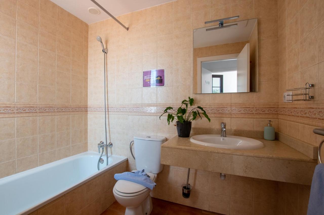 Camera Doppia con Letti Singoli e Bagno in Comune