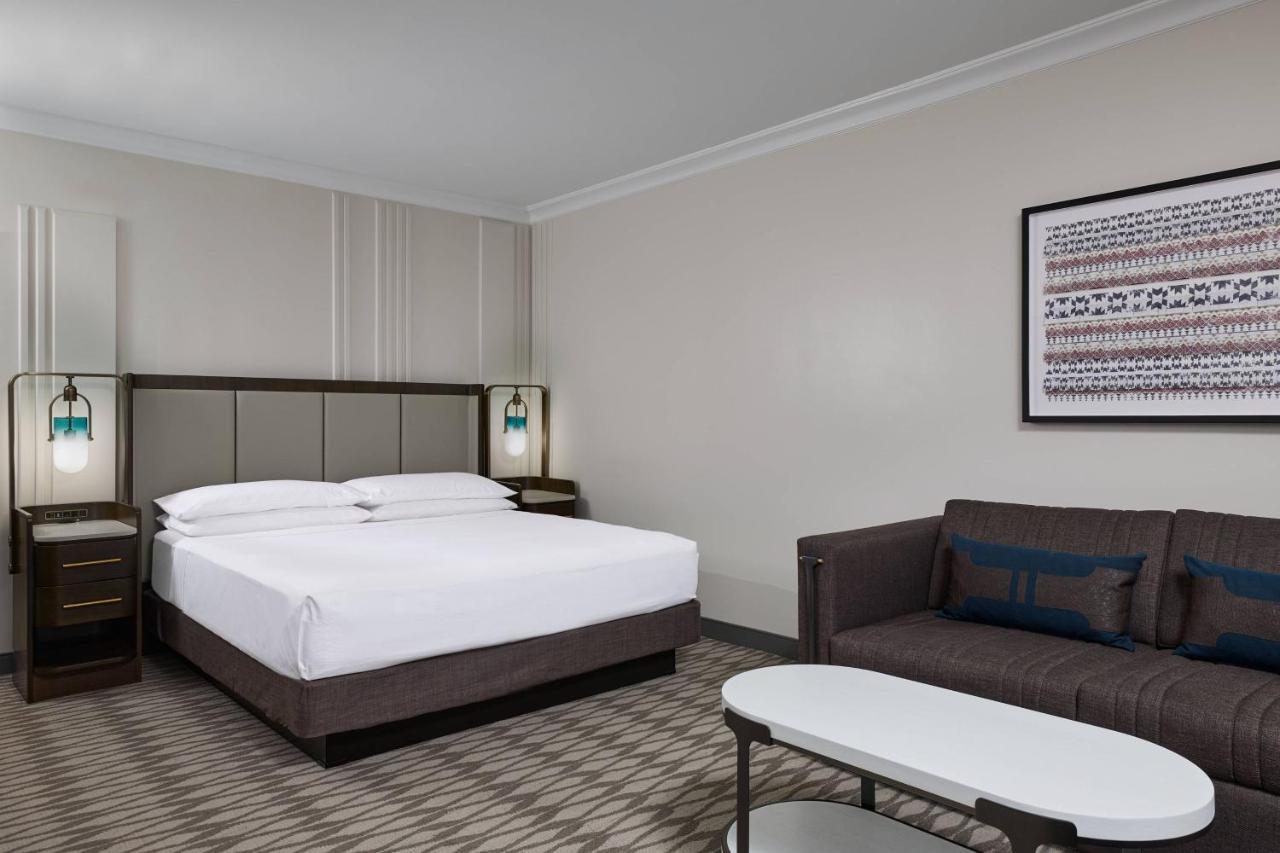 Guest Room King Bed High Floor