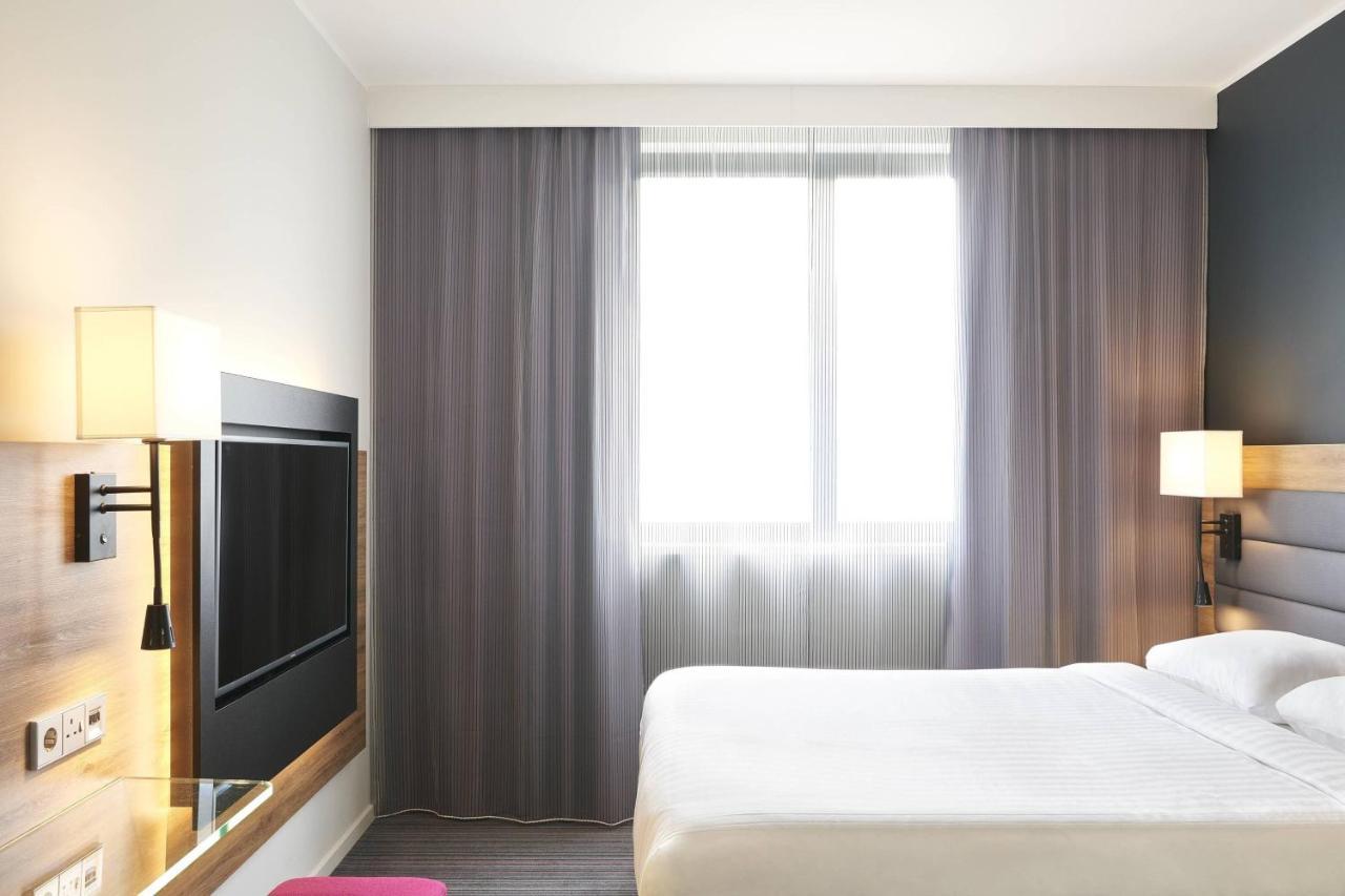 Moxy Zimmer mit Queensize-Bett