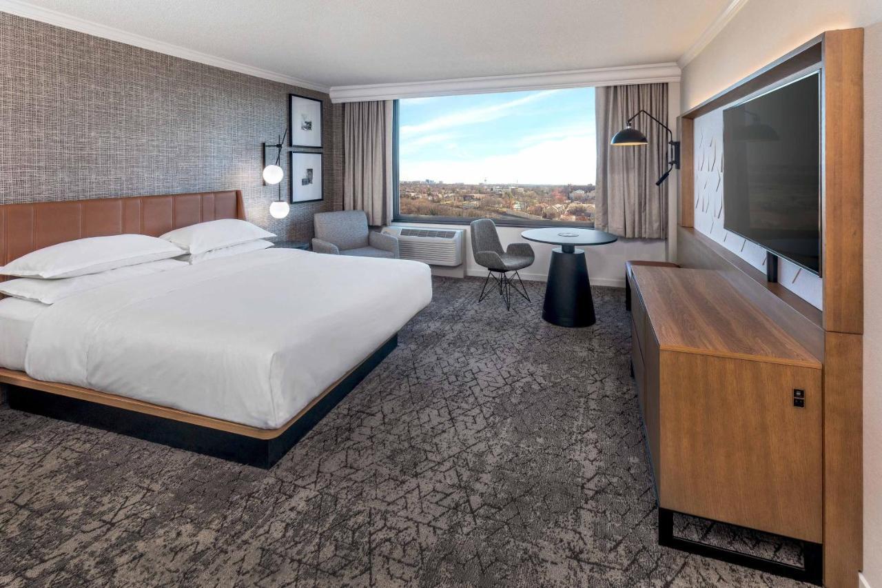 Guest room 1 King Limited view