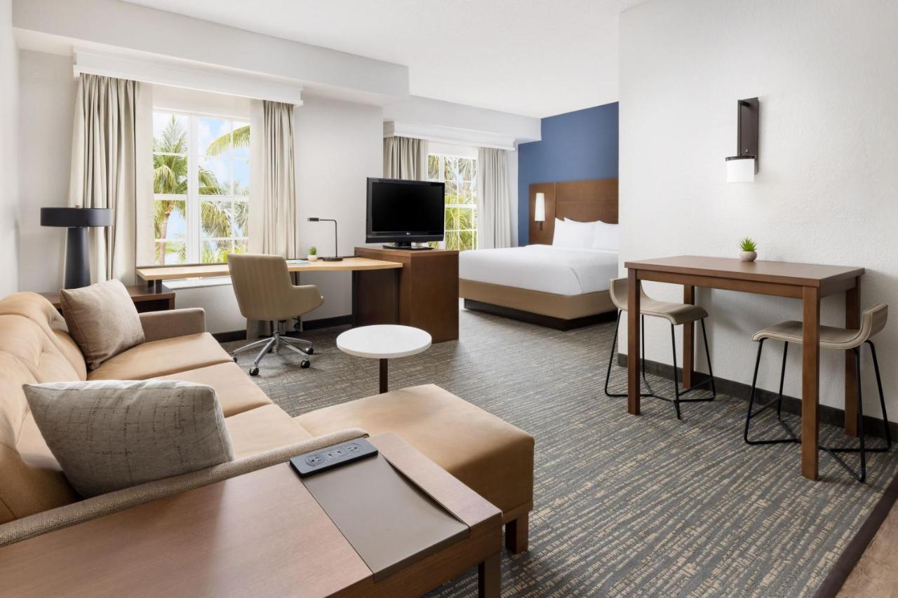 King Studio Sofa Bed Non-Smoking
