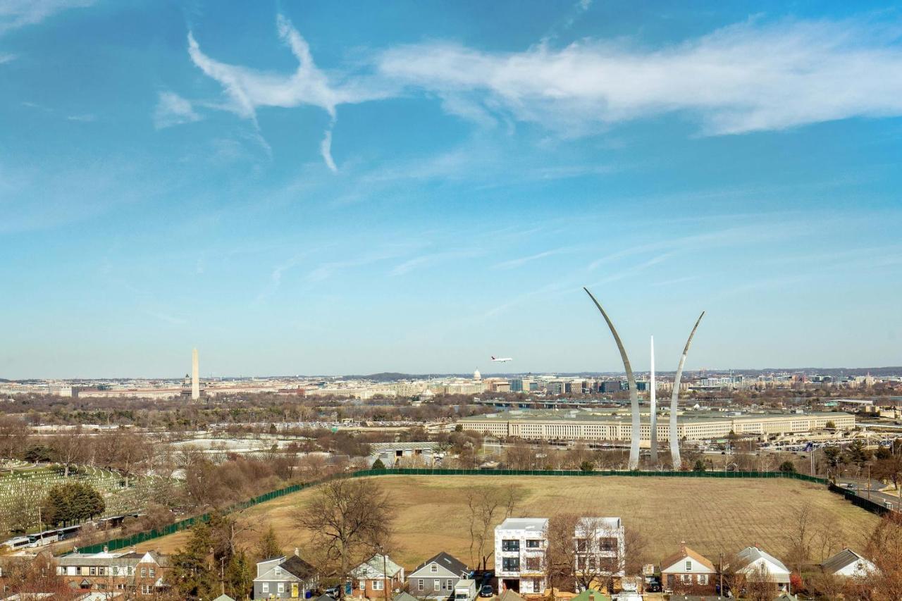 Guest room 1 King Washington DC view City view Main
