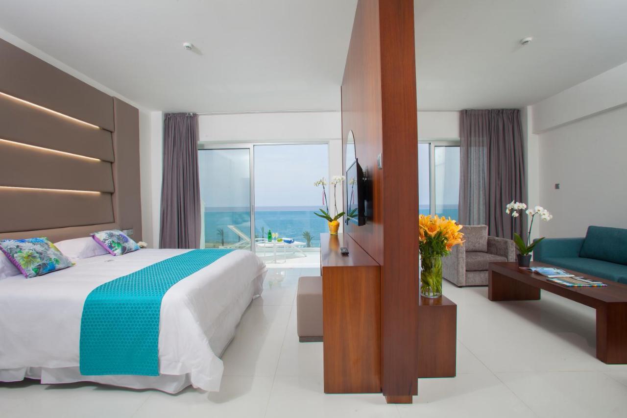 King Suite Front Sea View