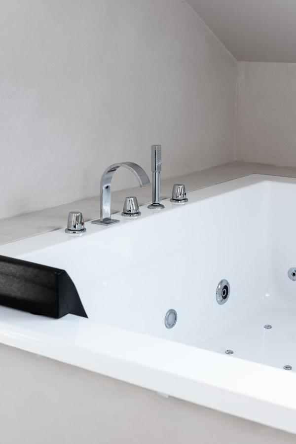 King Suite Spa Bath