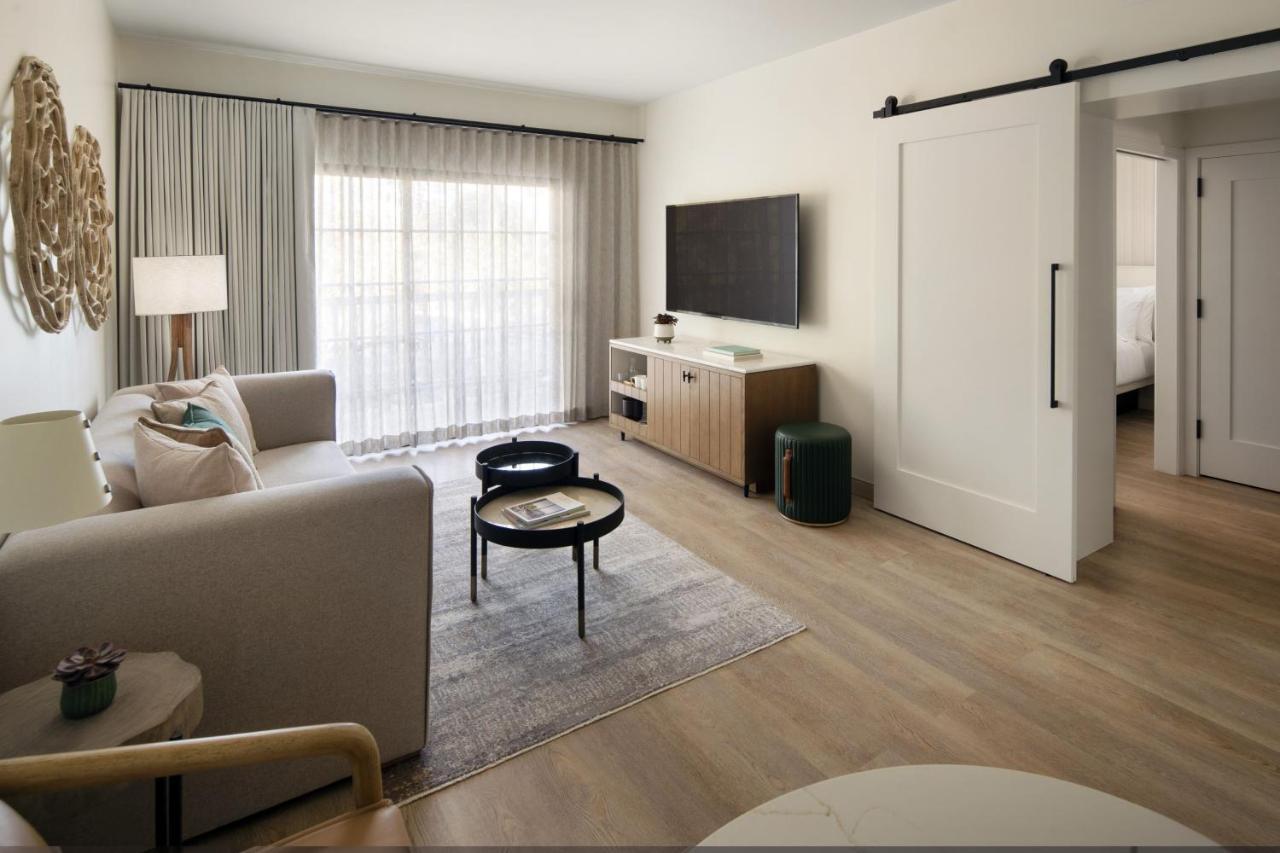 One-Bedroom Standard Suite