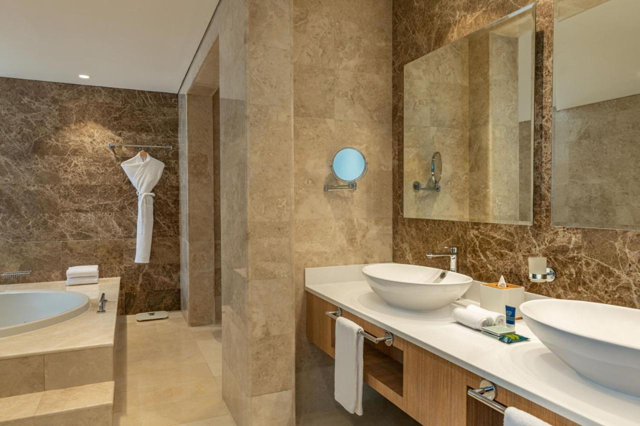 Premium One-Bedroom King Suite,1413405185:JPEG