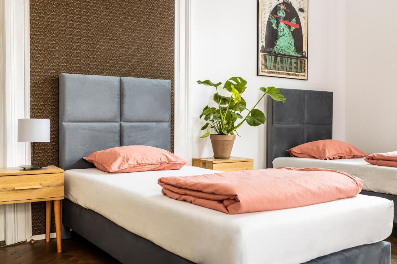 Dreibettzimmer mit Gemeinschaftsbad