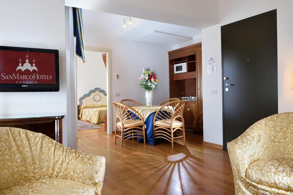 Deluxe Suite,141082227:JPEG