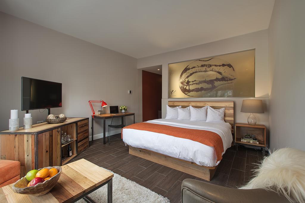 Premier King City View Room