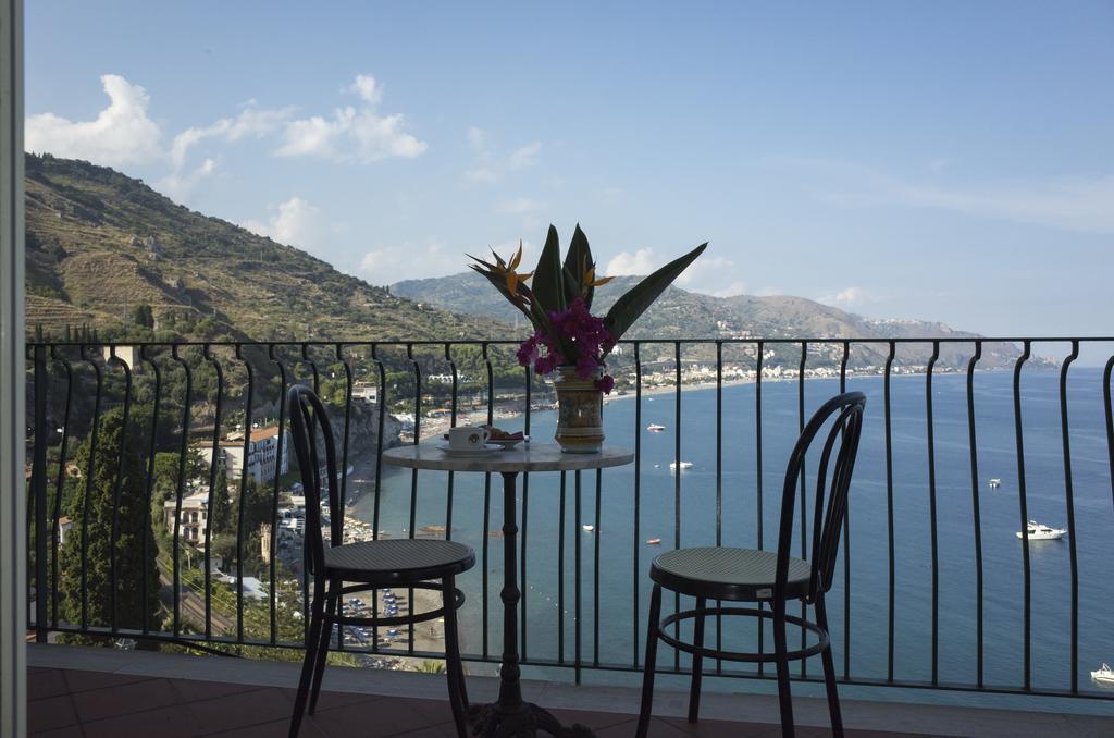 Double or Twin Room Sea View
