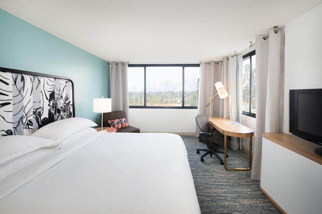 Traditional Guest room King City view