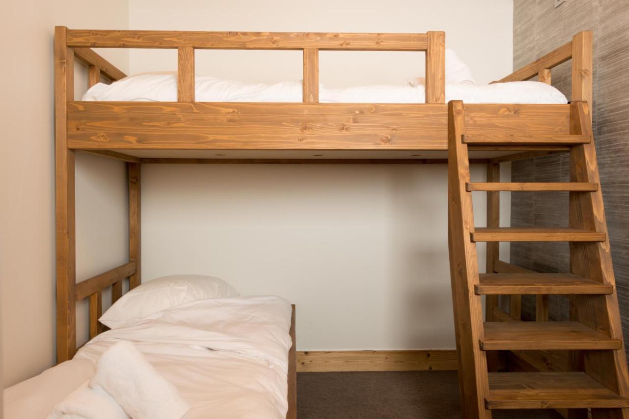 One-Bedroom Apartment Cabin