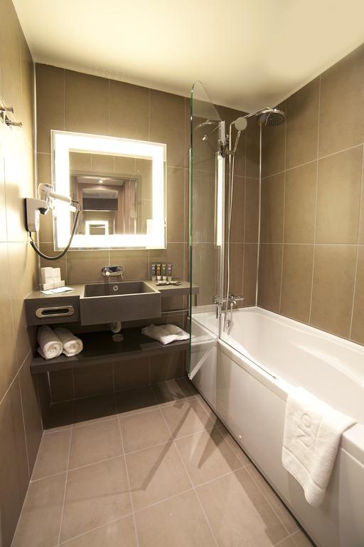 Quarto Queen Superior com Sofá