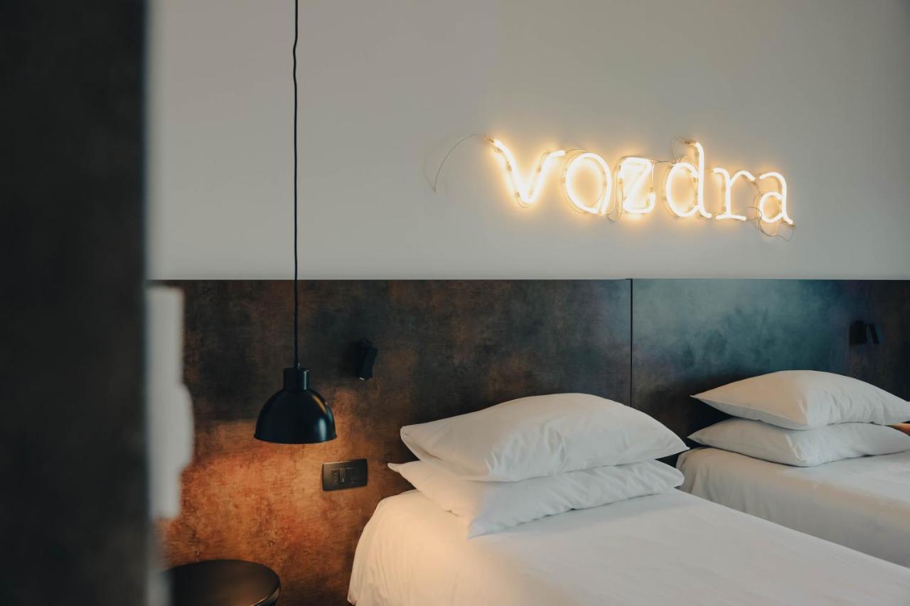 Standaard Design Tweepersoonskamer met 2 Aparte Bedden
