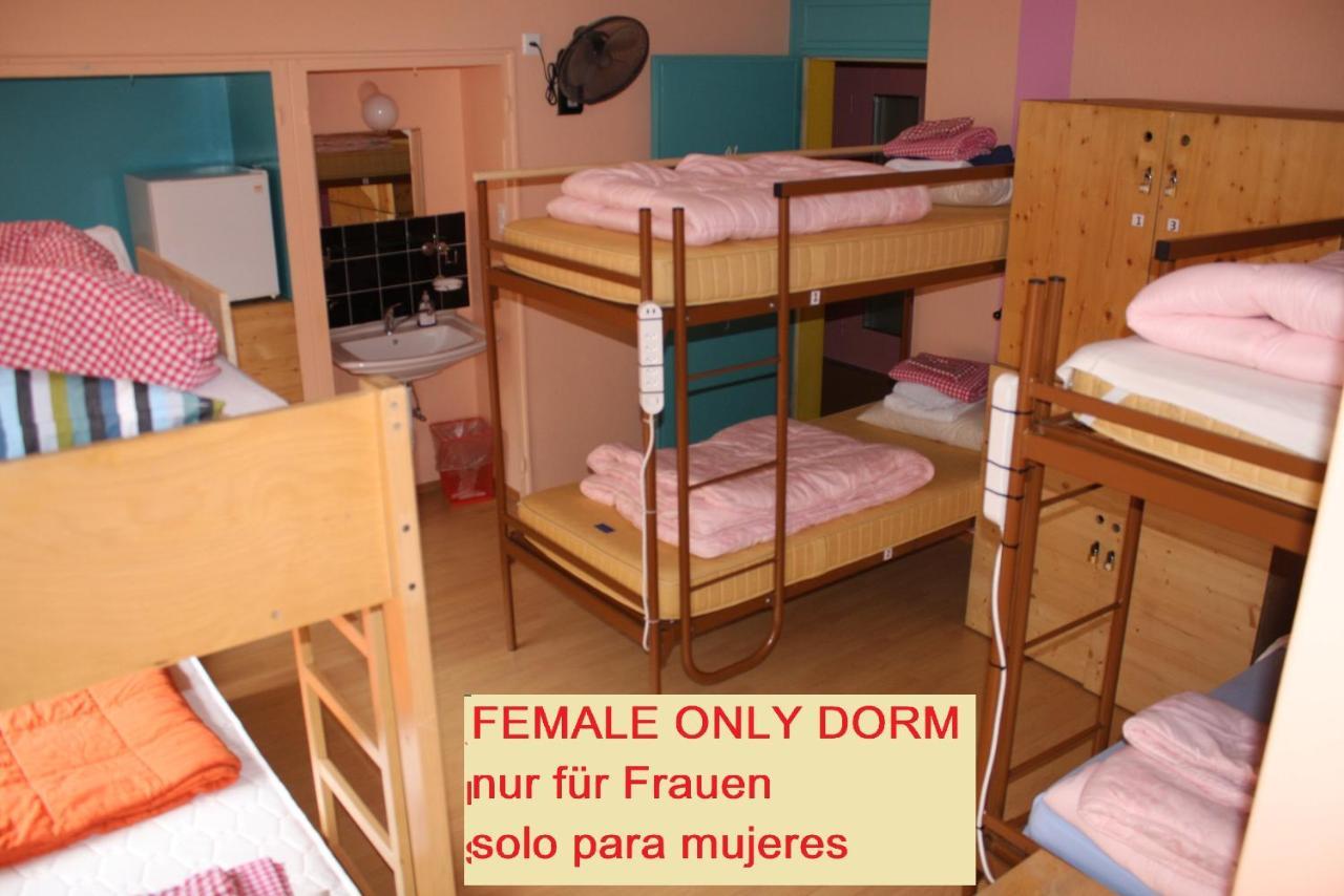 Cama em Dormitório Feminino com 6 Camas