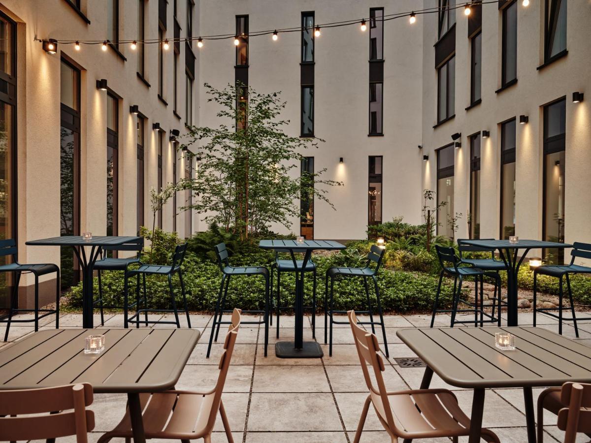 Standard Queen Room Courtyard View