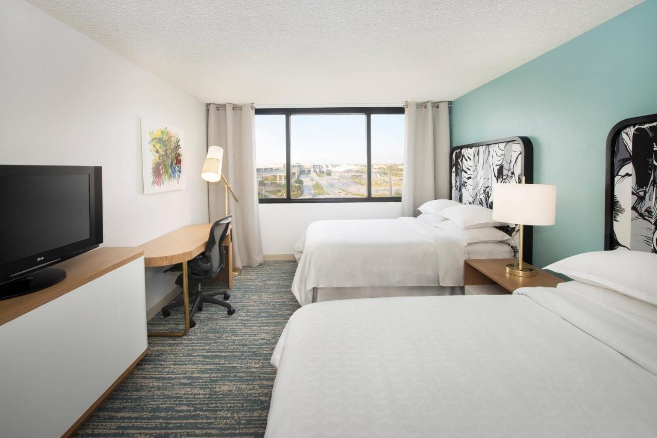 Traditional Guest room 2 Queen City view