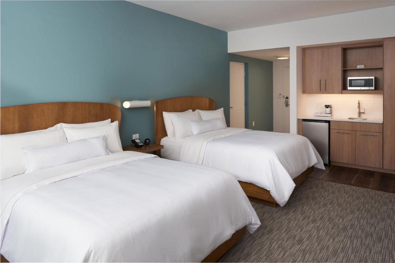 Queen Room Two Queen Beds No Resort Fee,1418055333:JPEG