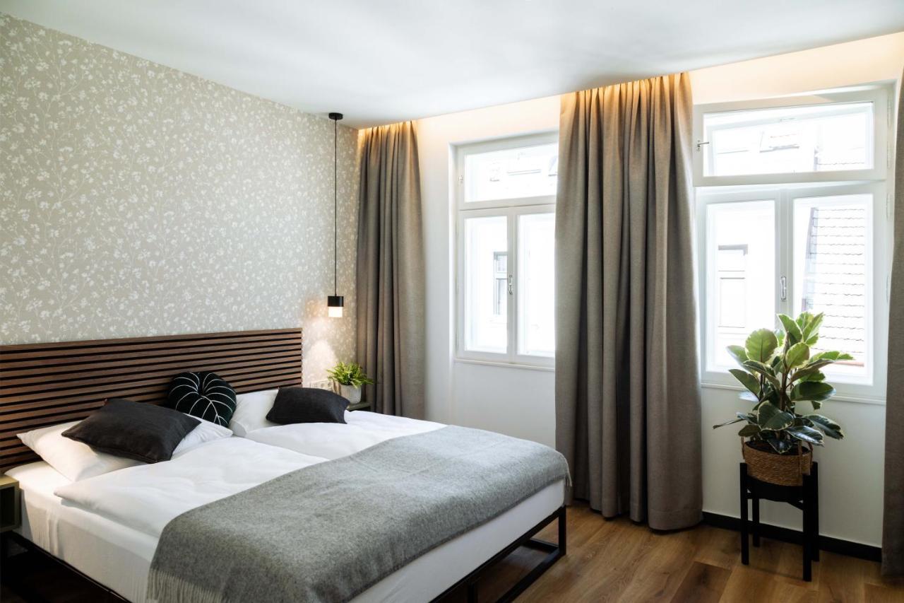 One-Bedroom Apartment French Balcony
