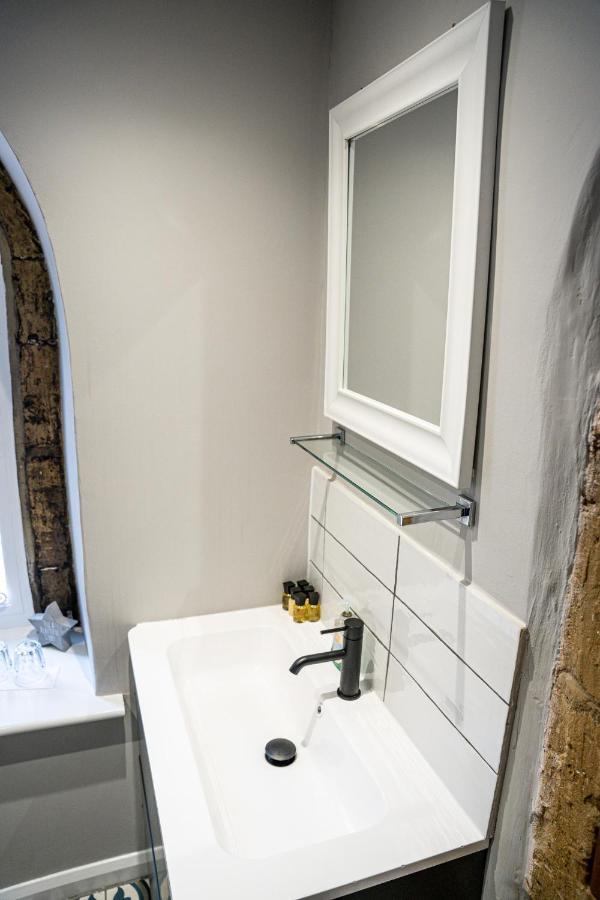 Triple Room Shower