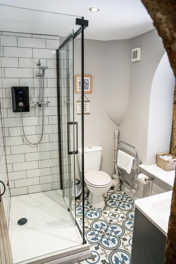 Triple Room Shower