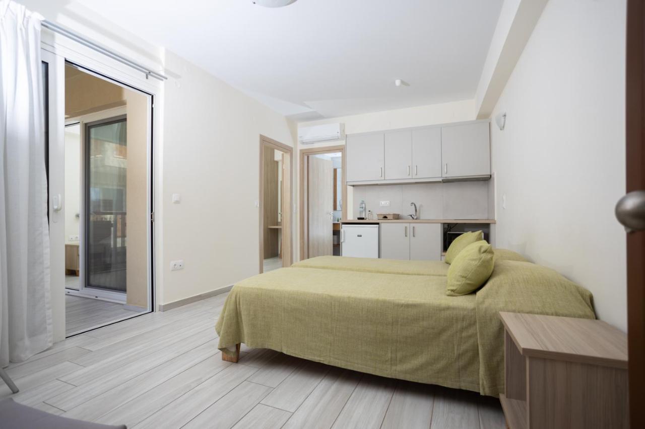 One-Bedroom Apartment Side Sea View