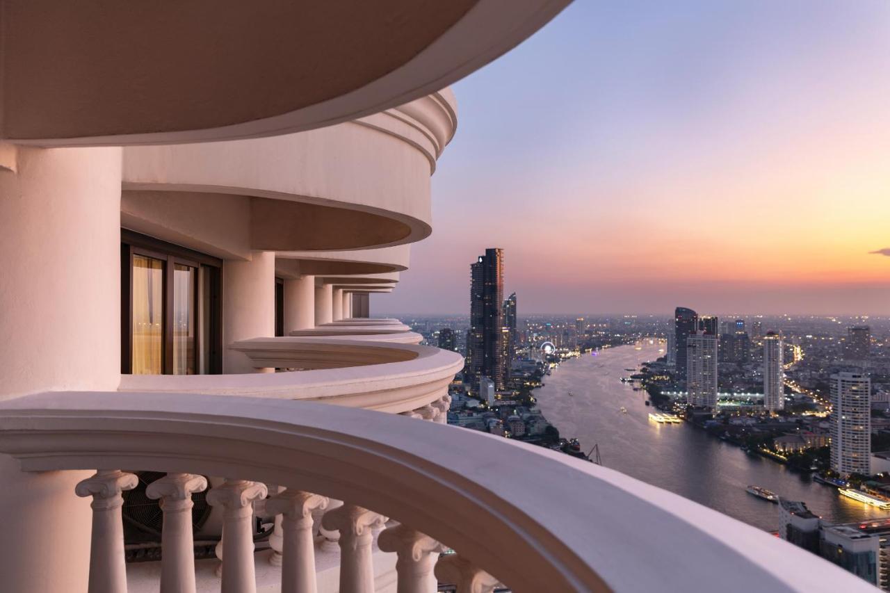 Tower Club Suite River View Lounge