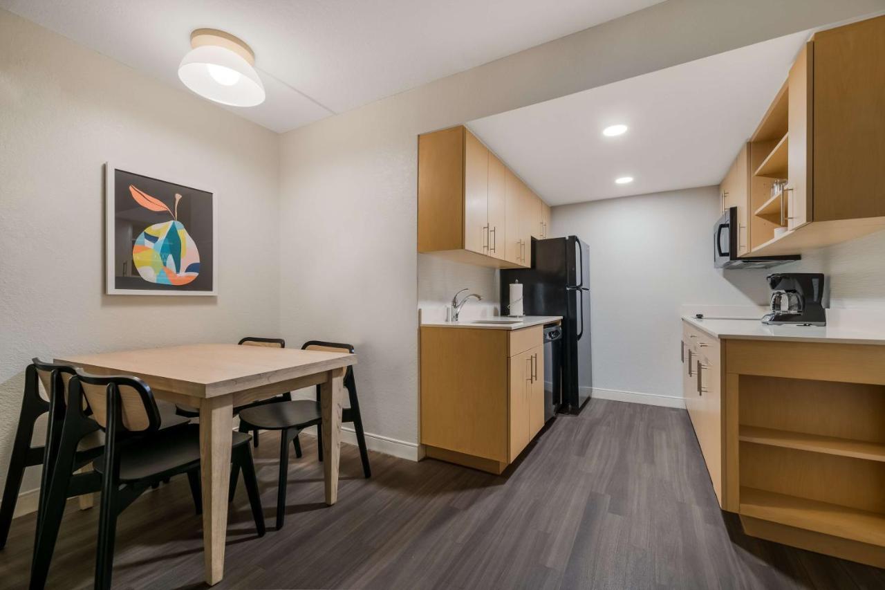 One-Bedroom King Suite,1419012387:JPEG