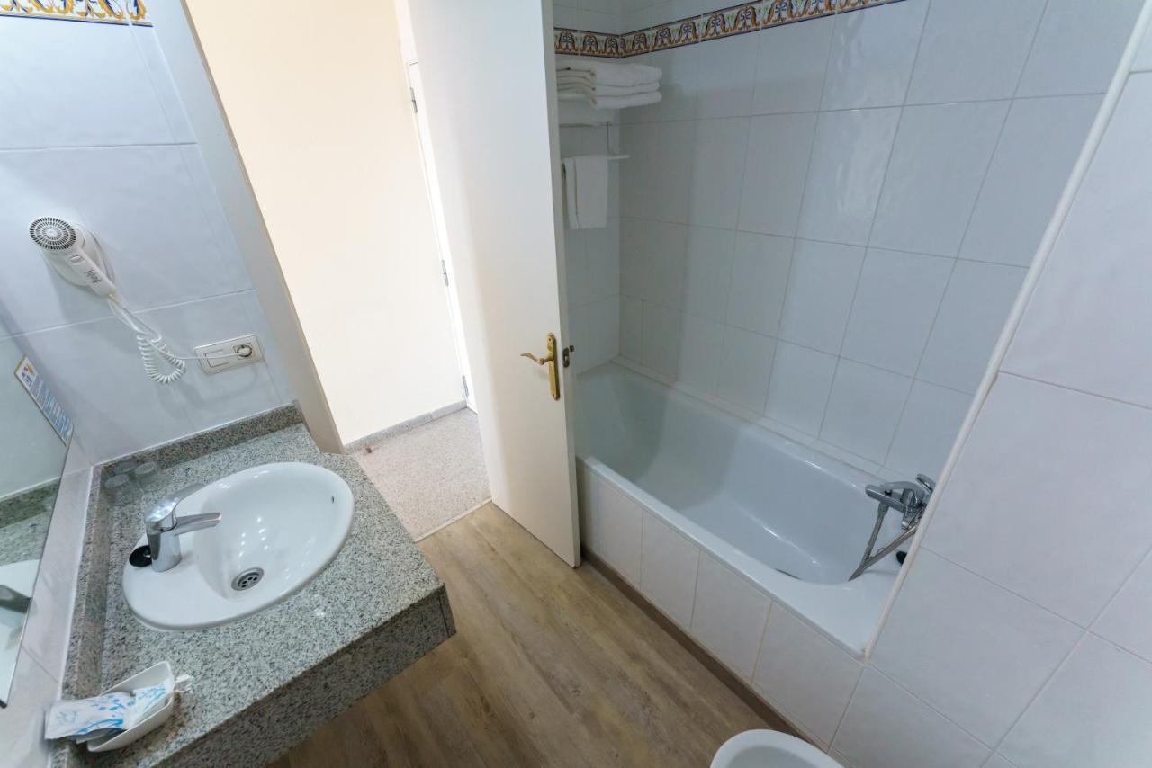 Triple Room (2 Adults + 1 Child),1419109026:JPEG