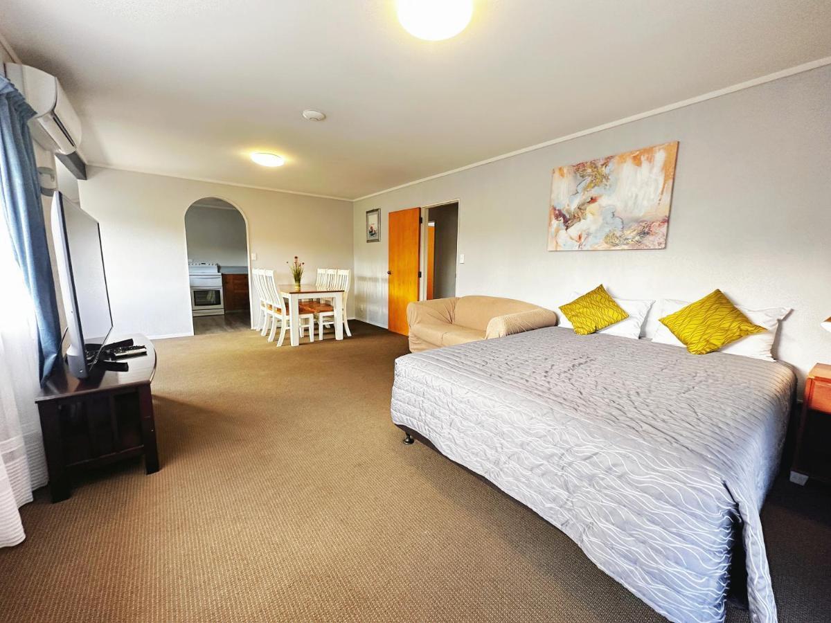Large upstairs one bedroom unit Bath,1419230751:JPEG