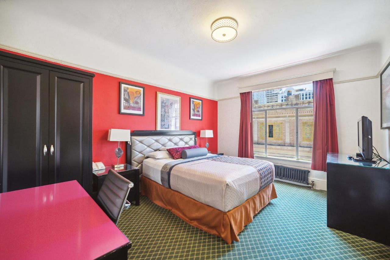 Zimmer mit Queensize-Bett und Aussicht