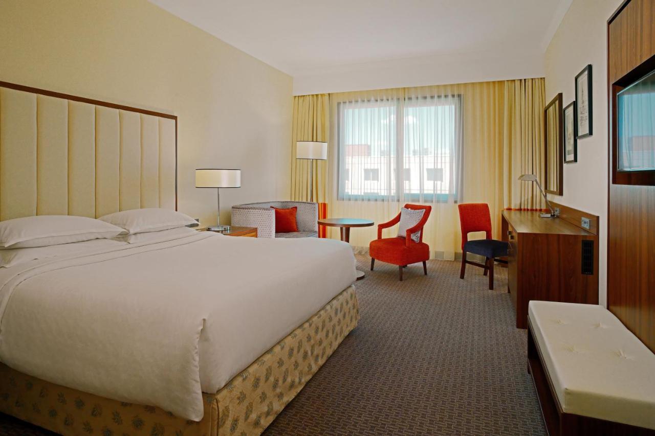 Executive King, Guest room, 1 King,1706757181:JPEG